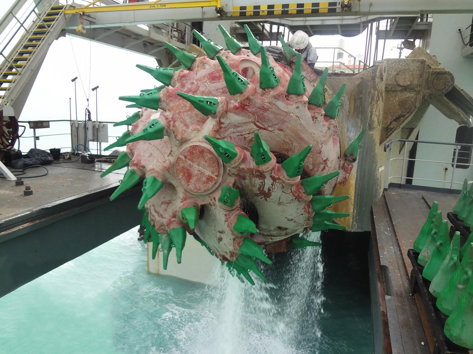 ESCO® Waterway and Sea Lane Dredge Wear Parts Weir